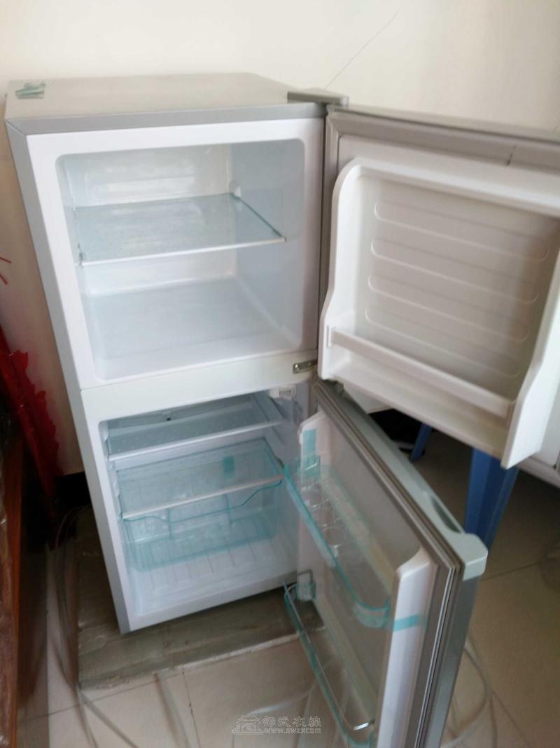 九成新冰箱转让,15159993557