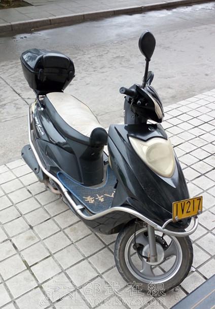 吉利125踏板摩托车出售
